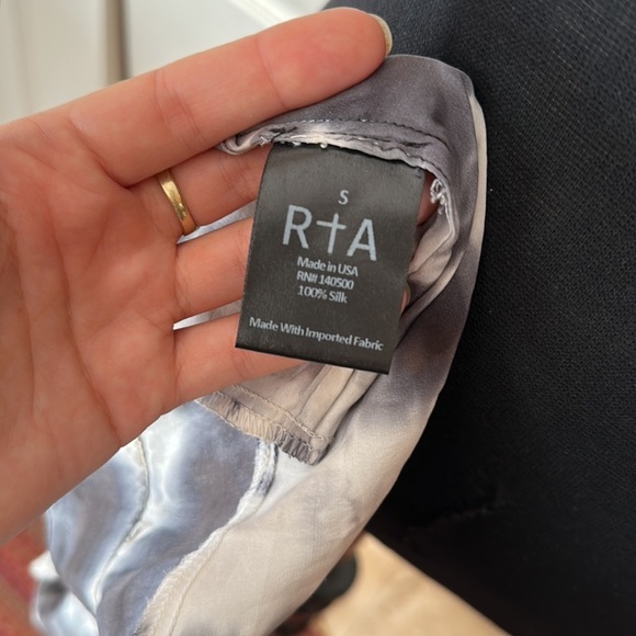 GREY & WHITE 100% SILK LONG SLEEVE BUTTON UP BLOUSE - Picture 6 of 7